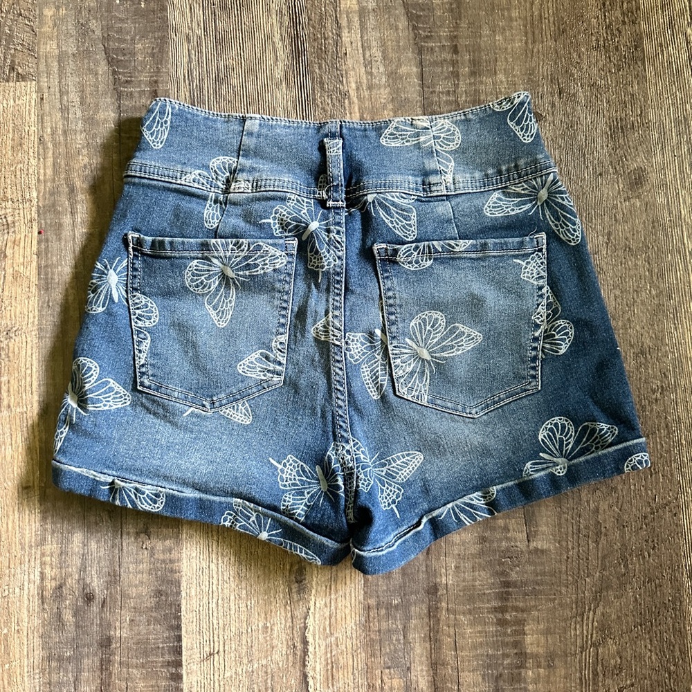 No Boundaries Blue Butterfly Jean Shorts - Picture 2 of 4
